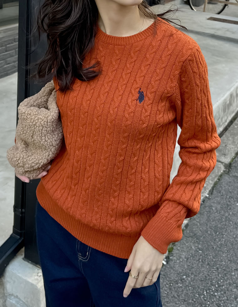ワンポイント刺繍ケーブルニットトップス