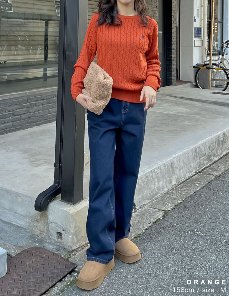 ワンポイント刺繍ケーブルニットトップス