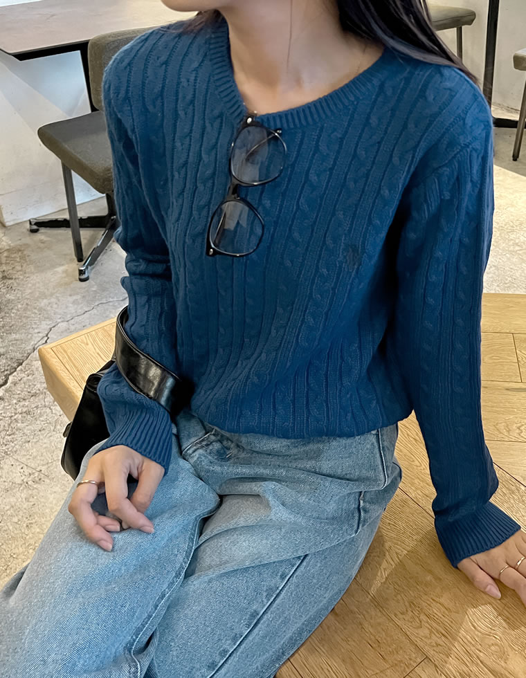 ワンポイント刺繍ケーブルニットトップス