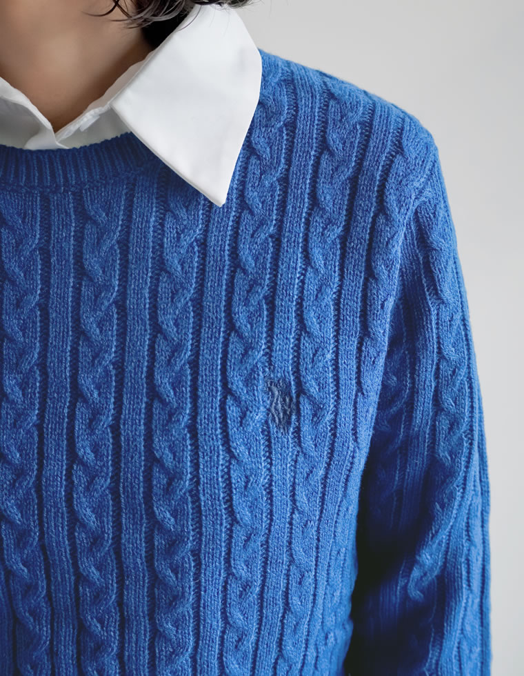 ワンポイント刺繍ケーブルニットトップス