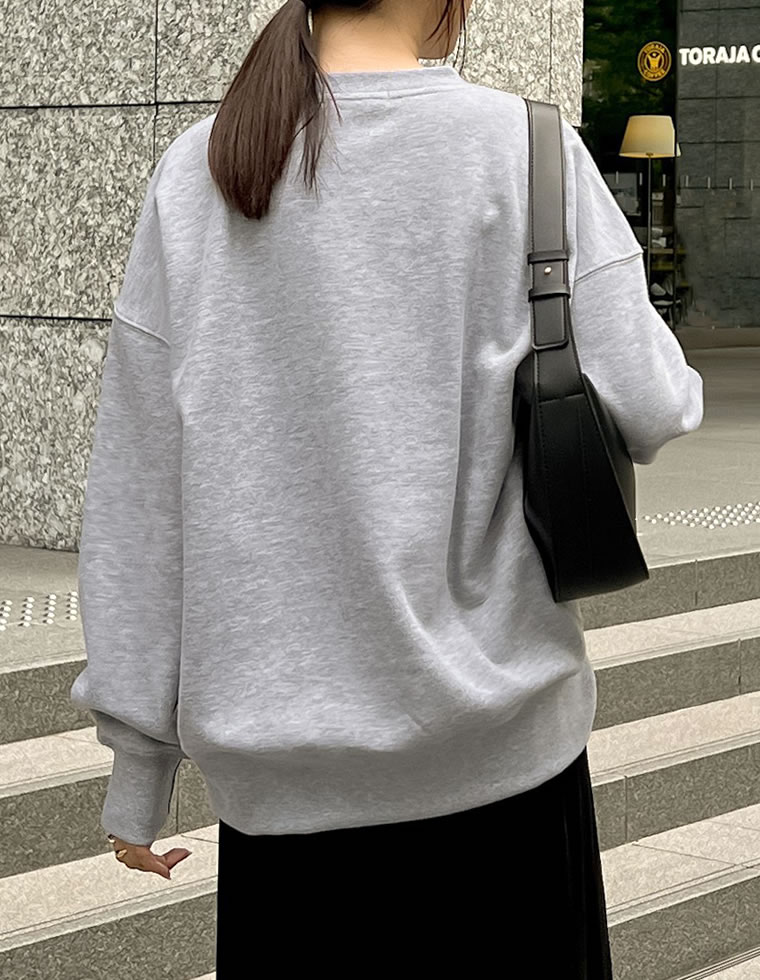 ワンポイント刺繍ピーチ裏起毛スウェット