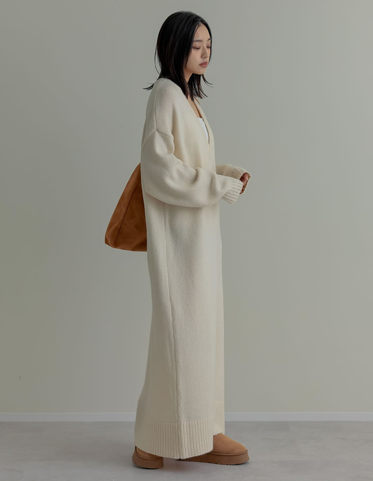 Vネックブークレニットワンピース
