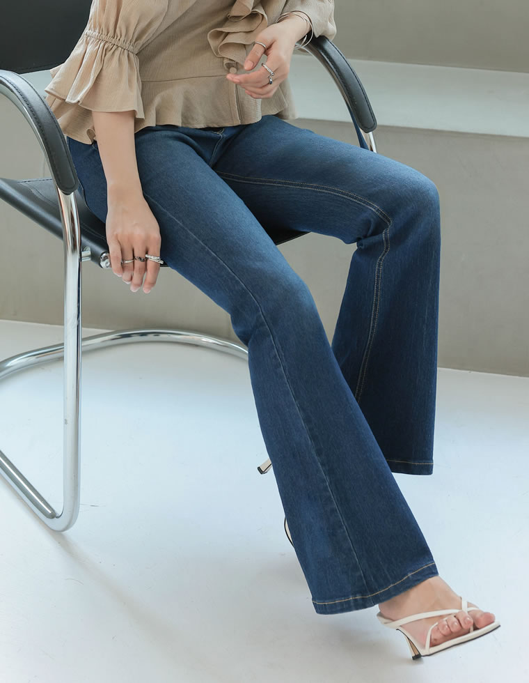 ストレッチデニムキックフレアパンツ
