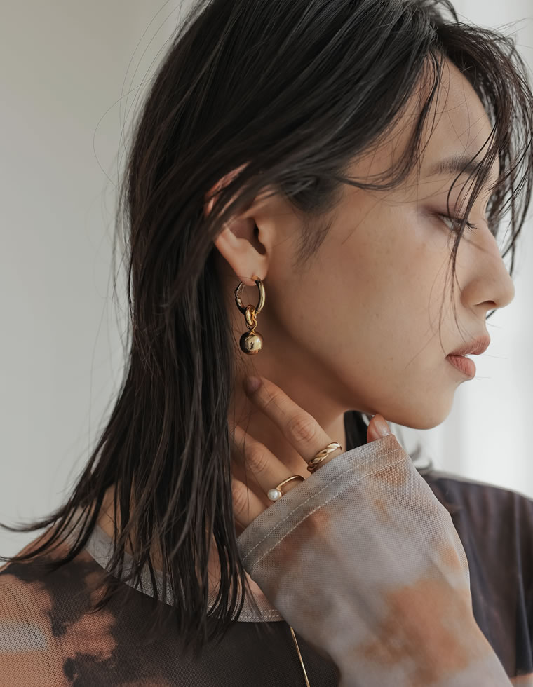 ボール付きフープピアス