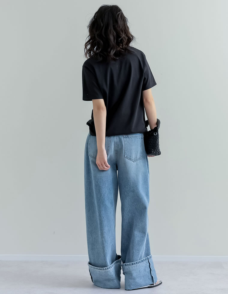 ドローイングフラワーTシャツ