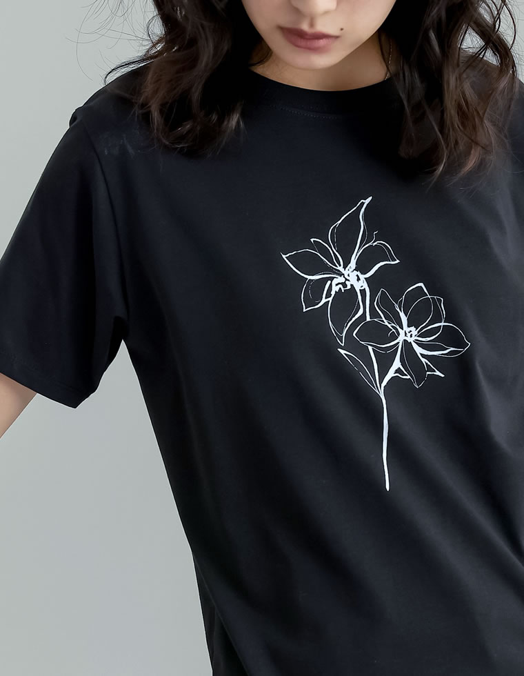 ドローイングフラワーTシャツ