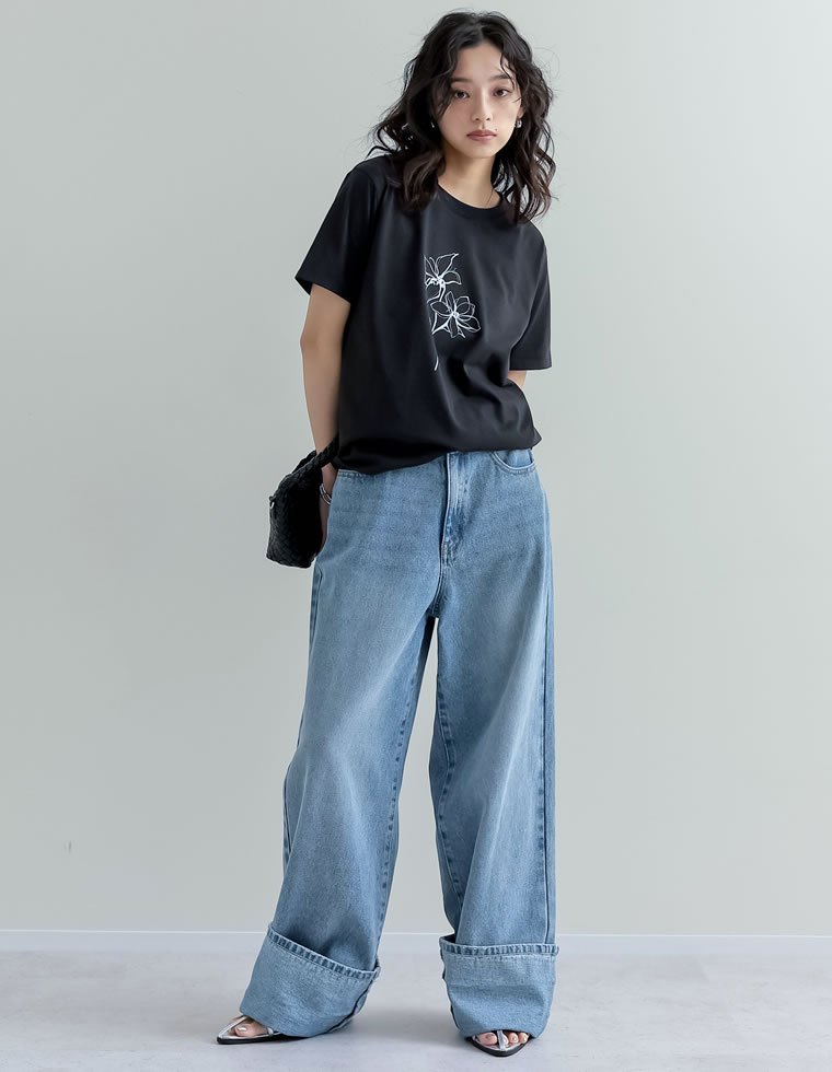 ドローイングフラワーTシャツ