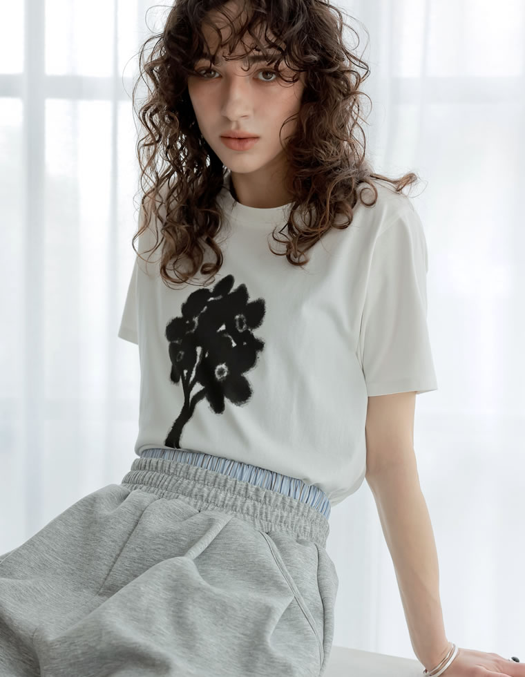 ドローイングフラワーTシャツ