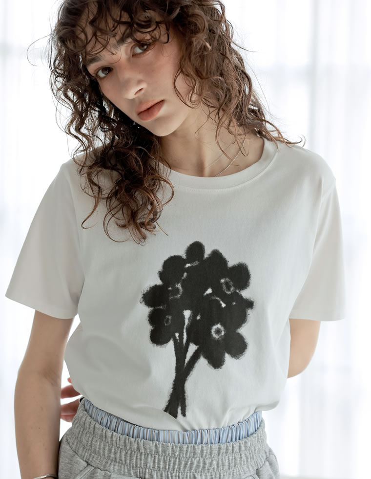 ドローイングフラワーTシャツ