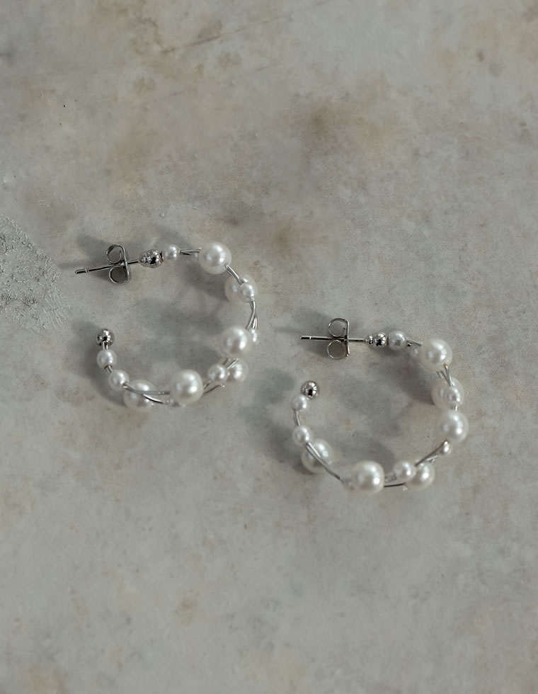 フェイクパールフープピアス