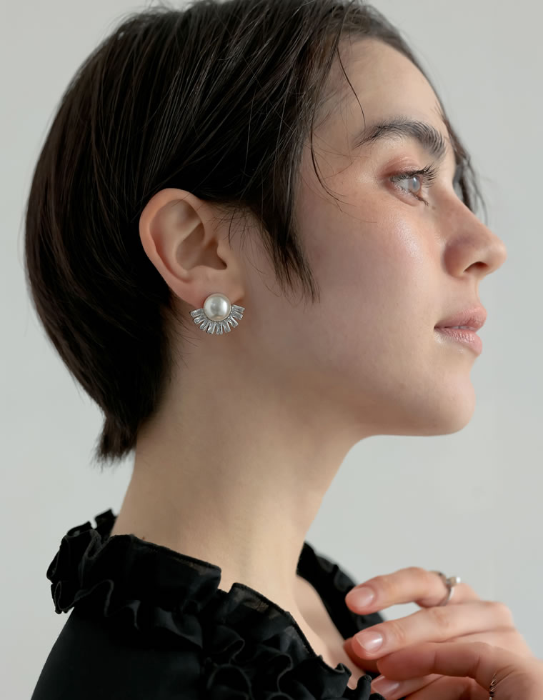 ワンフェイクパールデザインピアス
