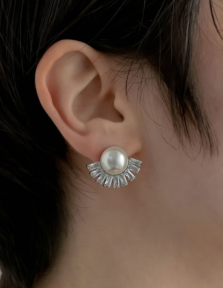 ワンフェイクパールデザインピアス