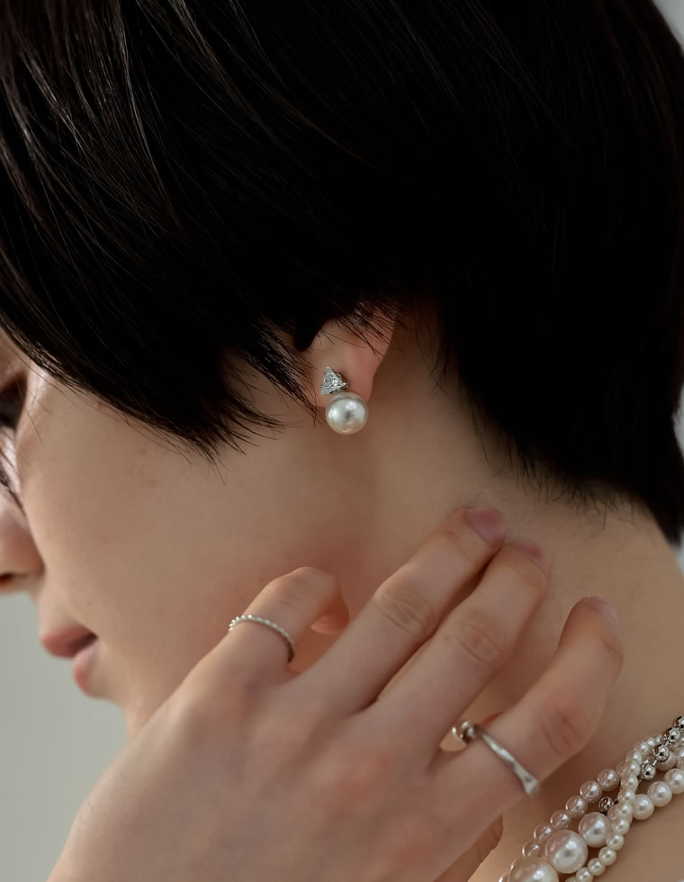 フェイクパール×トライアングルピアス