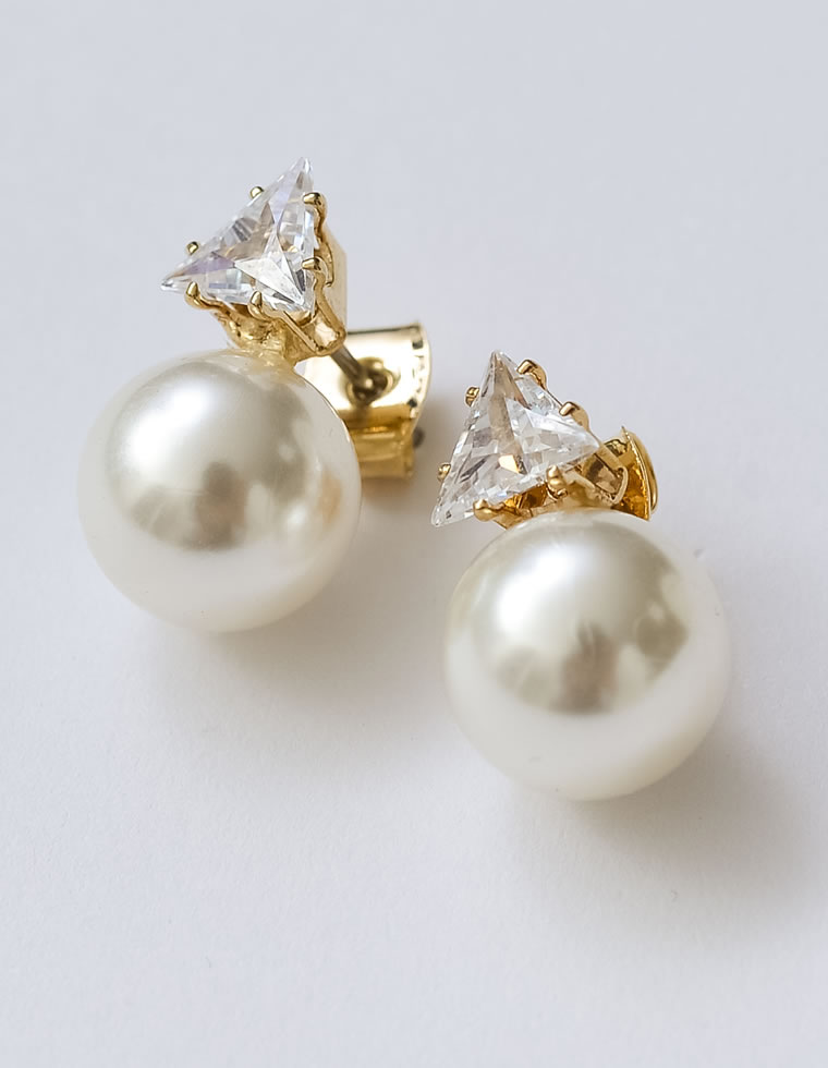 フェイクパール×トライアングルピアス