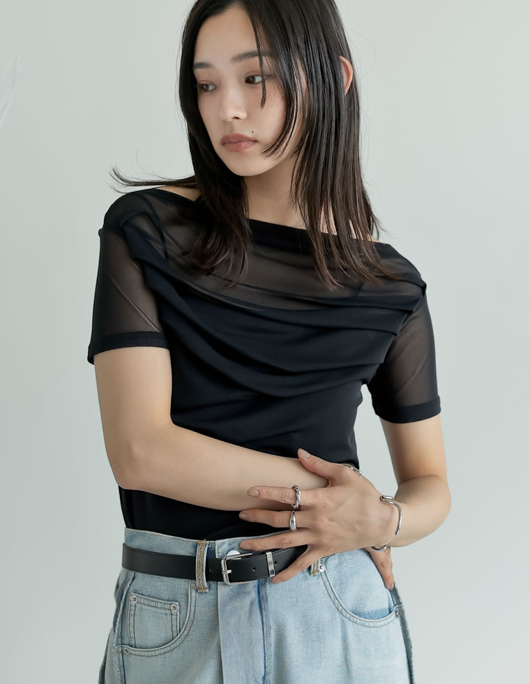 シアーオフショルトップス