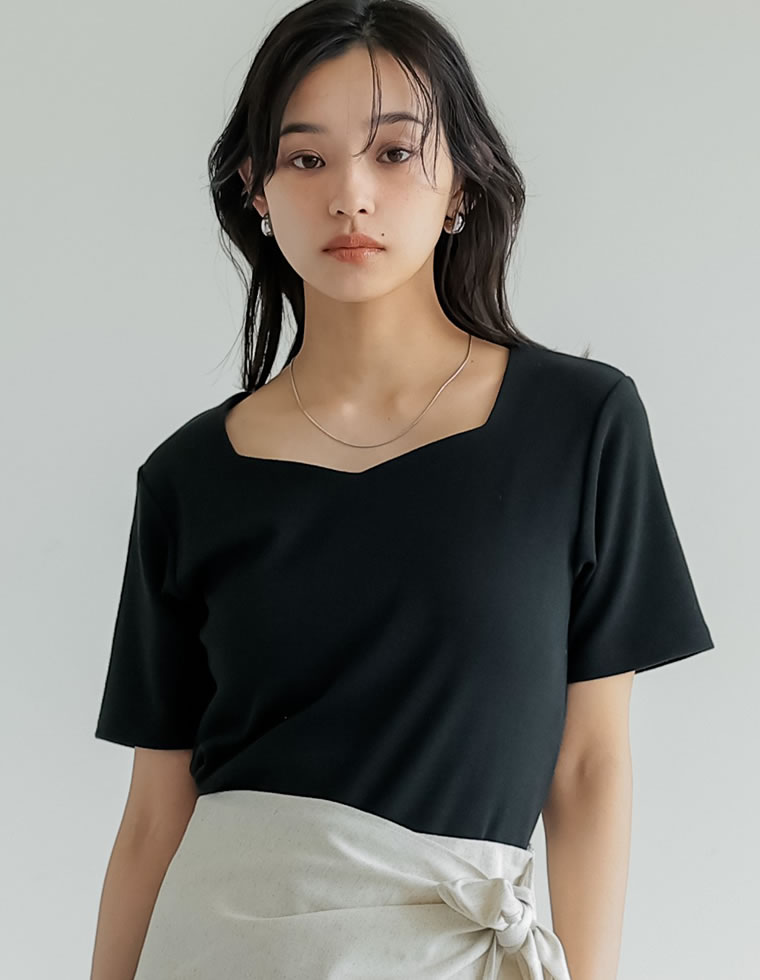 ペンタゴンネック半袖Tシャツ