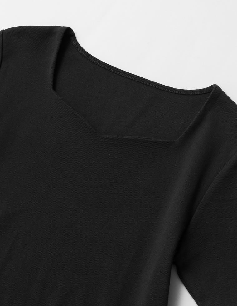 ペンタゴンネック半袖Tシャツ
