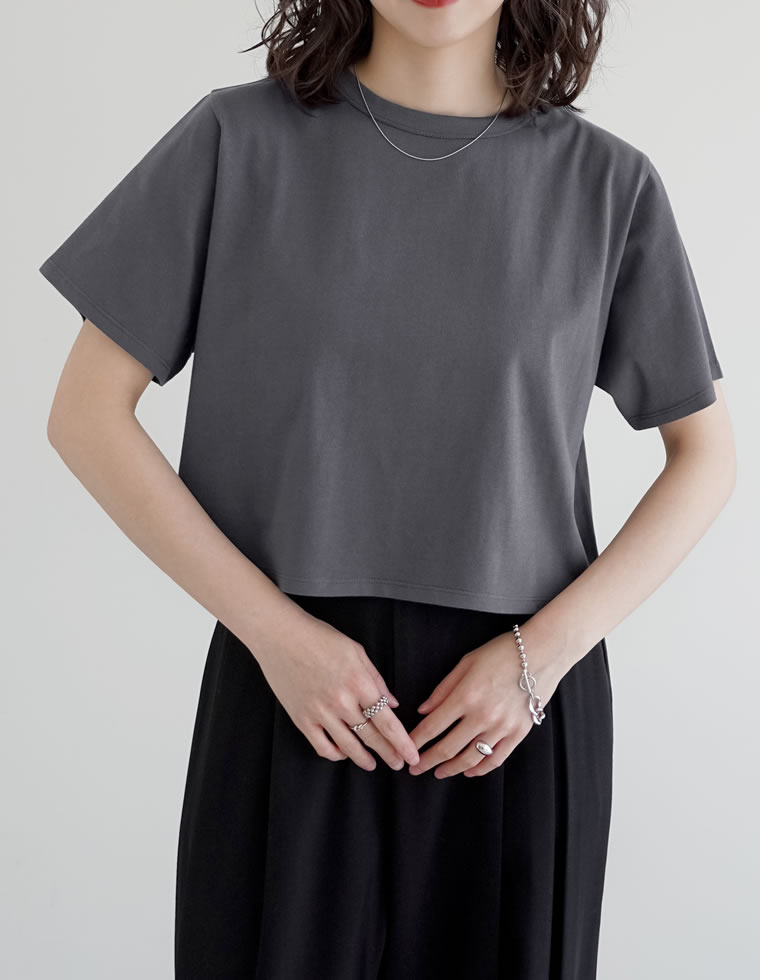 セミクロップド半袖Tシャツ