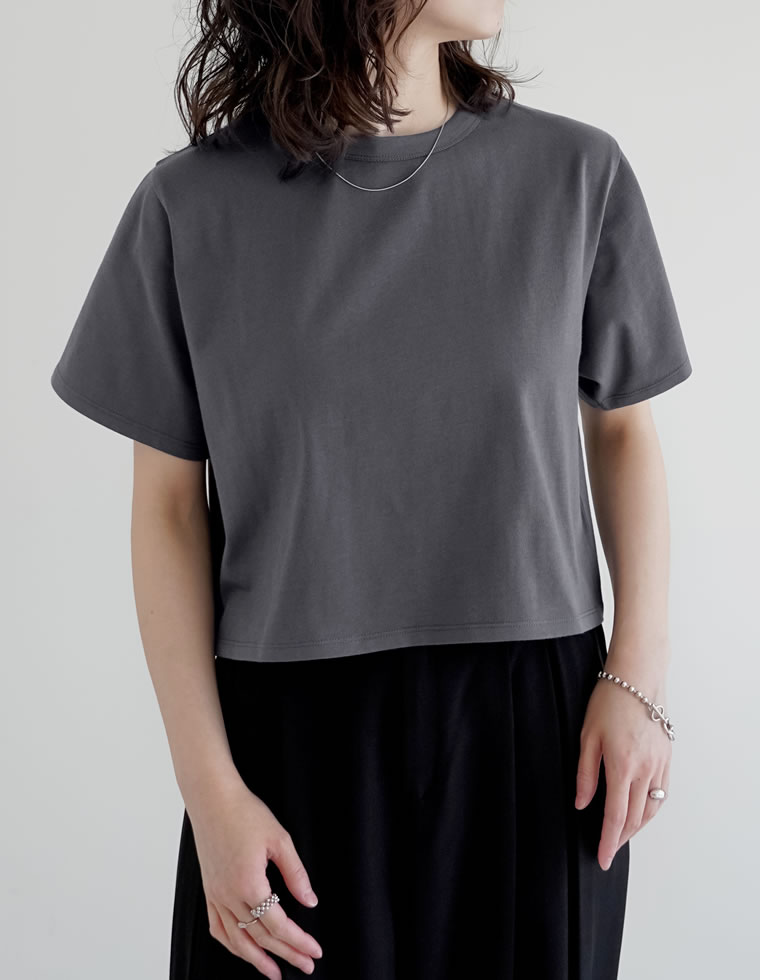 セミクロップド半袖Tシャツ