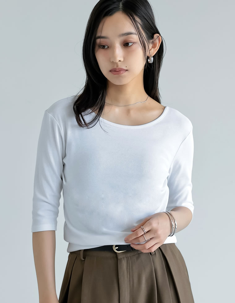 バックオープンシンプルＴシャツ