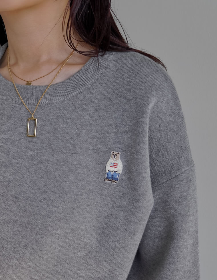 ベア刺繍ニットプルオーバー