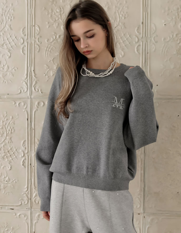 刺繍ロゴエンブレムニットトップス