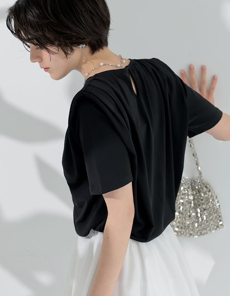 肩タックパワーショルカットトップス