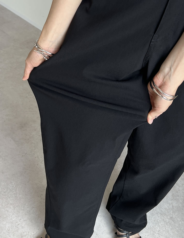 エアリーストレッチバレルレッグパンツ