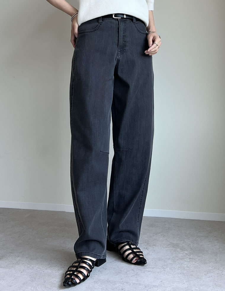 エアリーストレッチバレルレッグパンツ