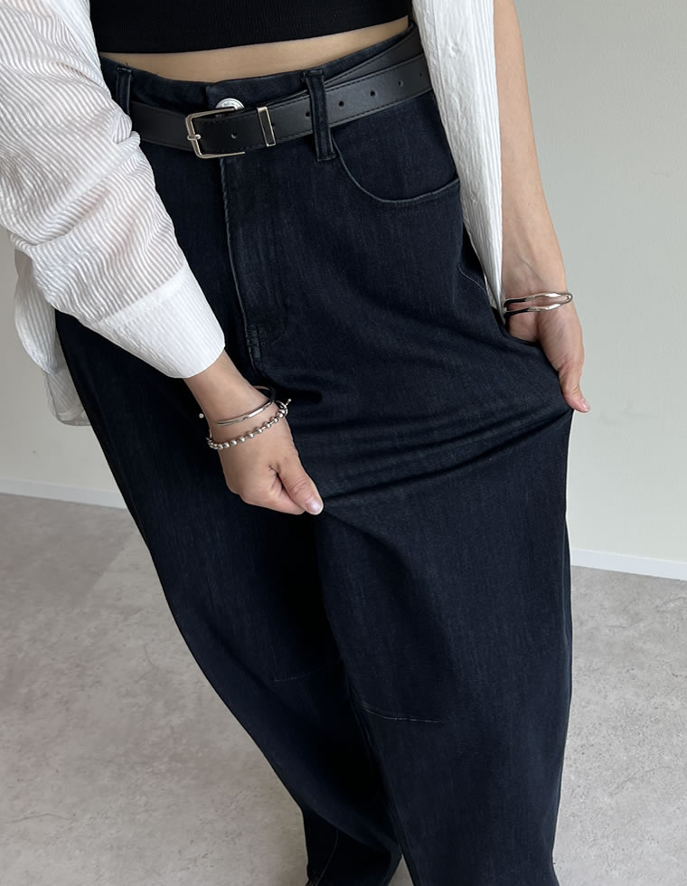 エアリーストレッチバレルレッグパンツ
