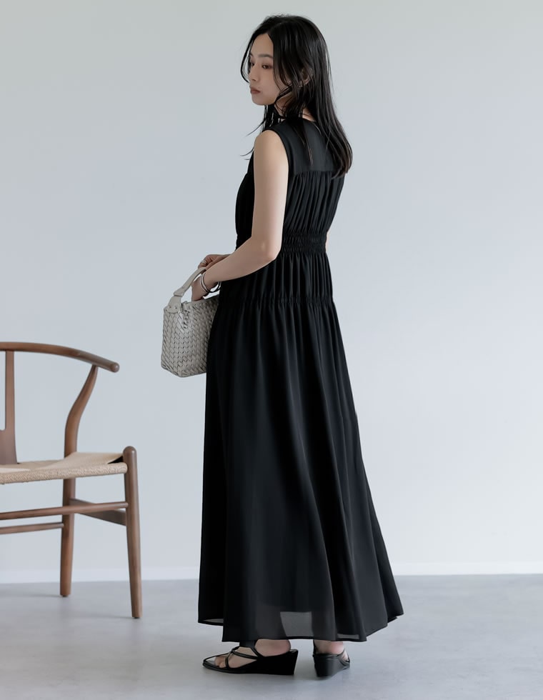 シフォンギャザーデザインワンピース