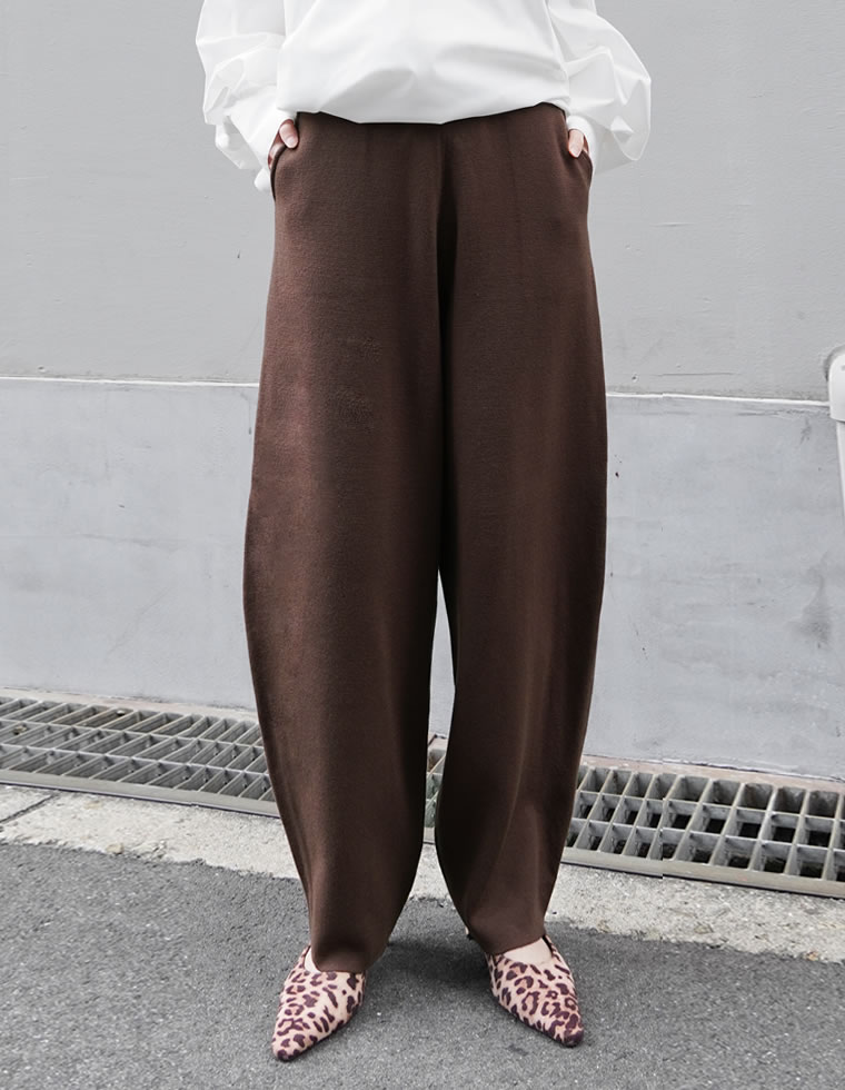 ニットバレルレッグカーブパンツ