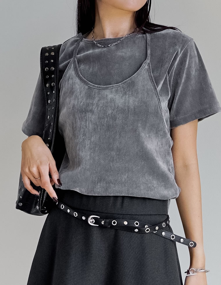 カットベロアホルターネックビスチェ×Ｔシャツ
