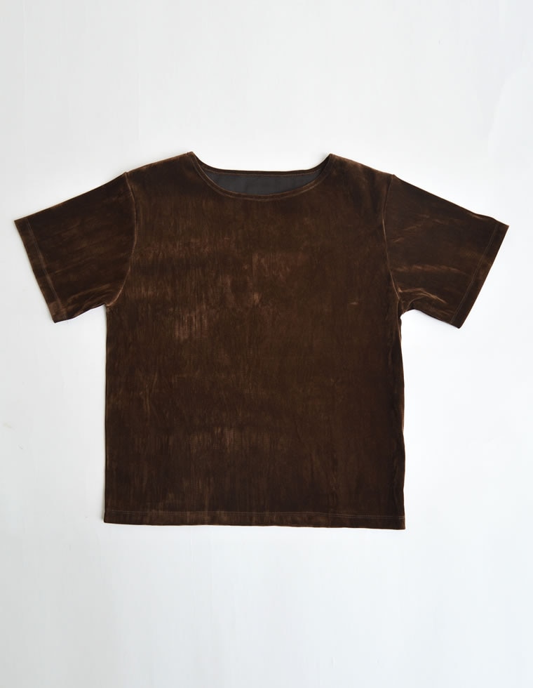 カットベロアホルターネックビスチェ×Ｔシャツ
