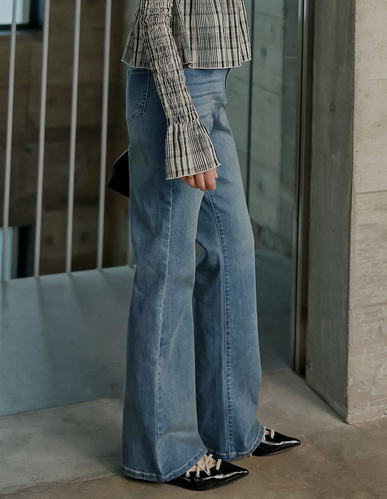 ストレッチデニムキックフレアパンツ