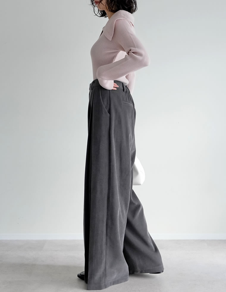 ボタン付きアシンメトリーネックトップス