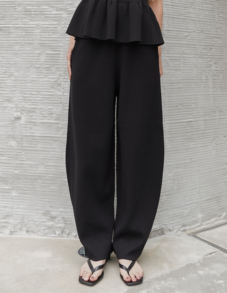 レーヨン混ニットバレルレッグカーブパンツ