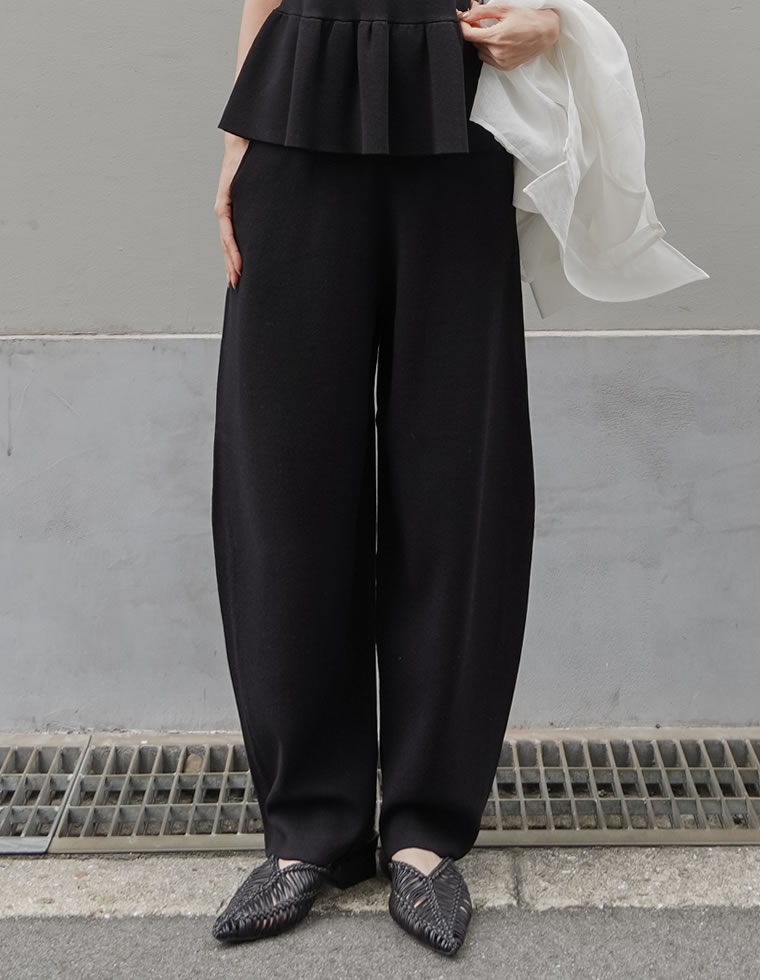 レーヨン混ニットバレルレッグカーブパンツ