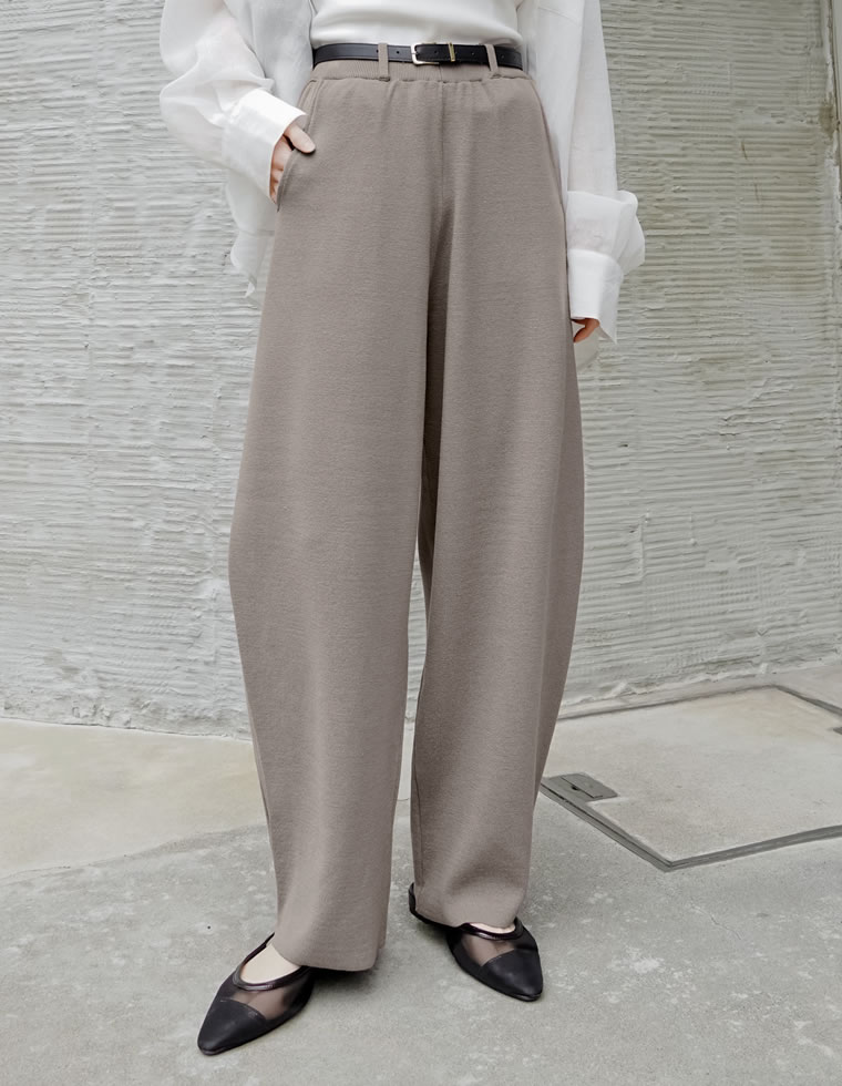 レーヨン混ニットバレルレッグカーブパンツ