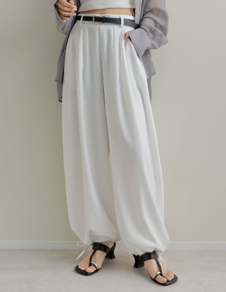 サテン裾ドロストバルーンワイドパンツ