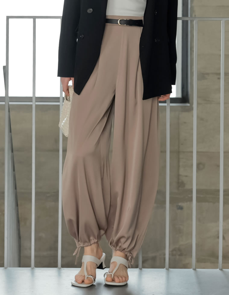 サテン裾ドロストバルーンワイドパンツ