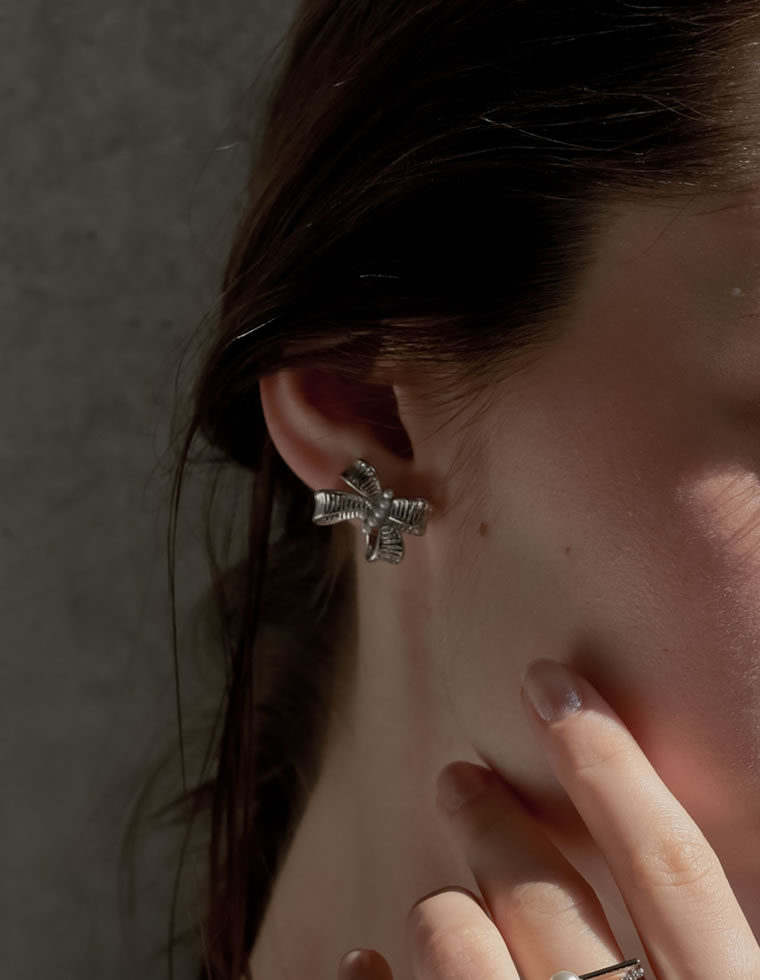 メタル×フェイクプチパールリボンピアス