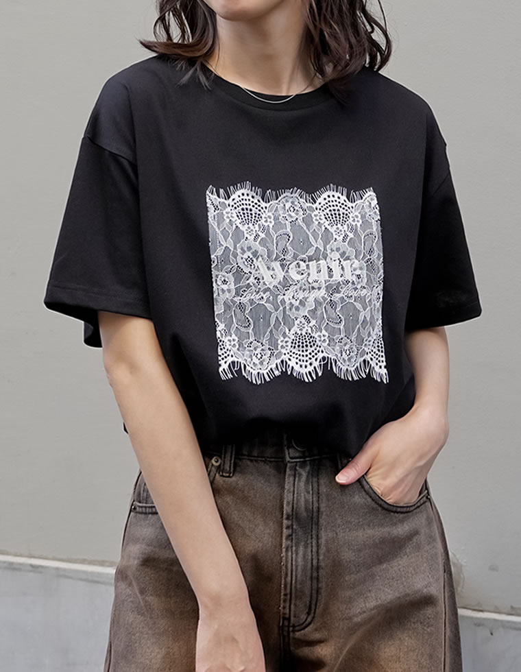 レース刺繍ロゴTシャツ