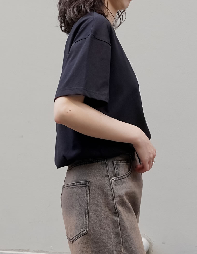 レース刺繍ロゴTシャツ