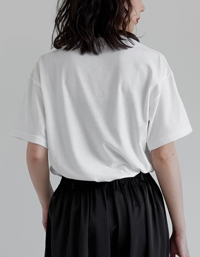 レース刺繍ロゴTシャツ