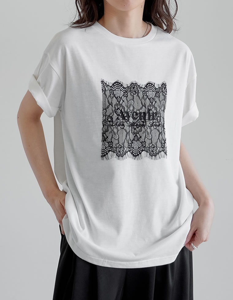 レース刺繍ロゴTシャツ