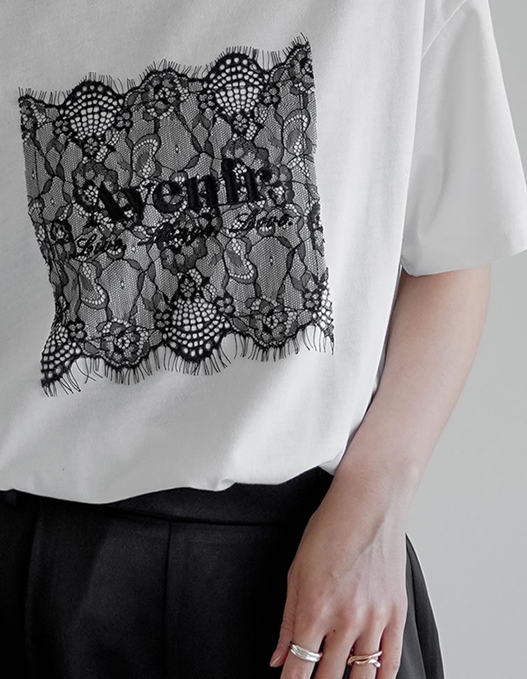 レース刺繍ロゴTシャツ
