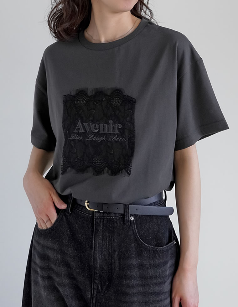 レース刺繍ロゴTシャツ