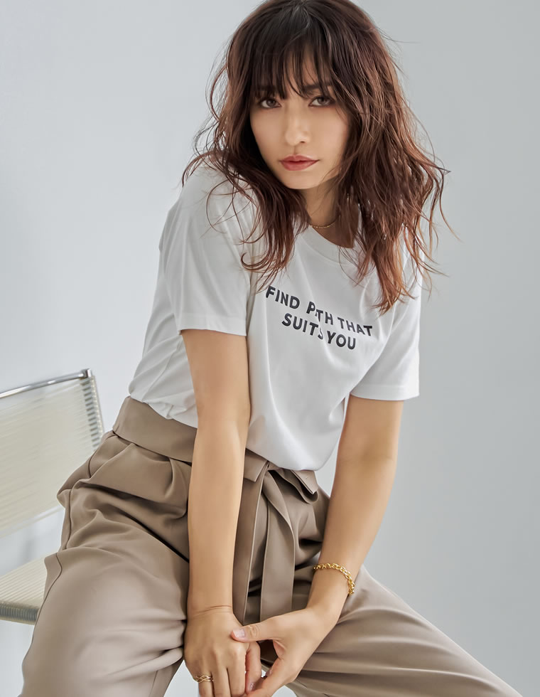 プレーティング天竺スローガンTシャツ