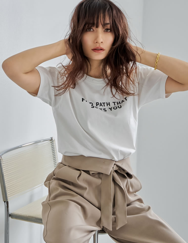 プレーティング天竺スローガンTシャツ